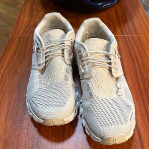 womens white oncloud sneakers